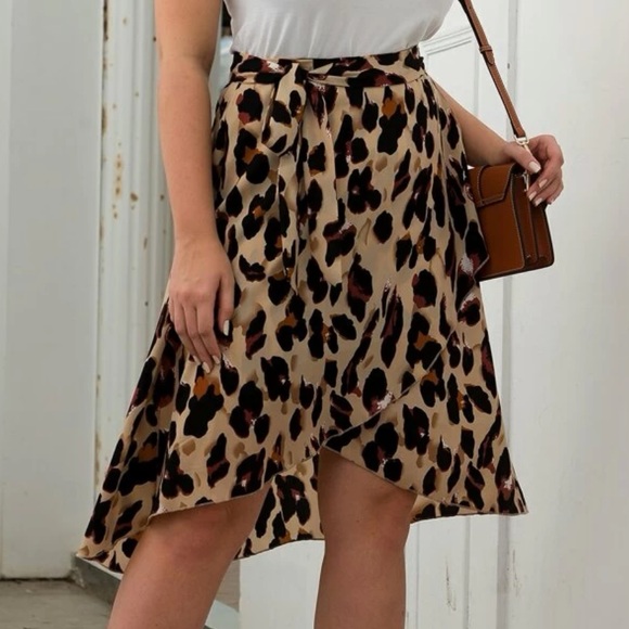 NEW•1X•TWICE CHIC TIE-WAIST ANIMAL PRINT WRAP SKIRT•NWT• - Picture 1 of 15